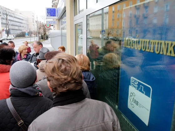Hiába járna jogerősen 2 millió forint a Buda-Cash-károsultnak, még rajta kérnek számon 7 milliót