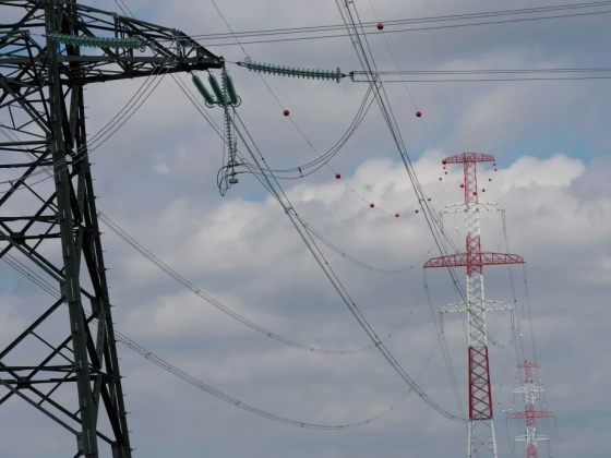 Évi tízmilliárdokat bukik a magyar gazdaság az energiadiplomácia tétlenségén