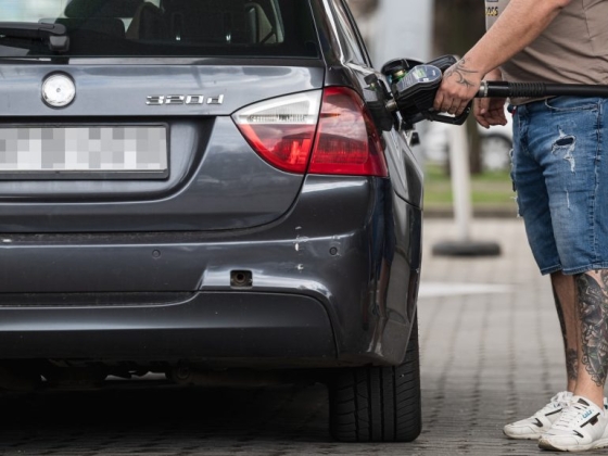 Szembemegyünk Európával: az unióban drágult, nálunk olcsóbb lett az üzemanyag júliusban