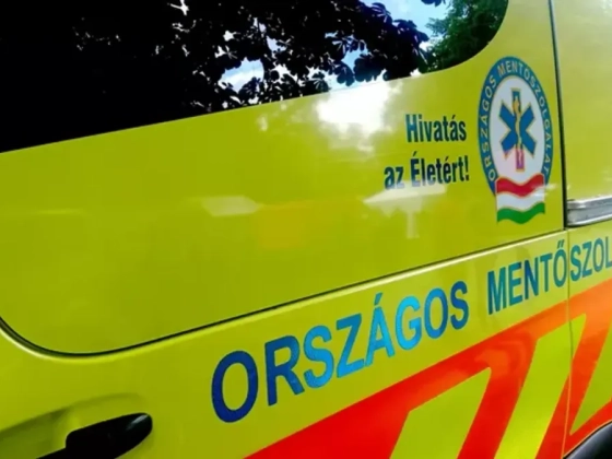 Megáll az ész: így csapódott az autók közé egy Suzuki az M7-es autópályán - videó