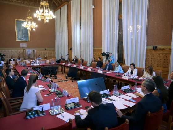 Elgáncsolta a Művelődési Bizottság az ellenzéki pártok Független Közmédia Testületbe ajánlott jelöltjeit