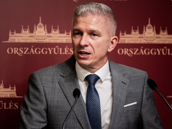 „Az Orbán–Matolcsy-paktum a történelem legnagyobb bankrablásához vezetett”