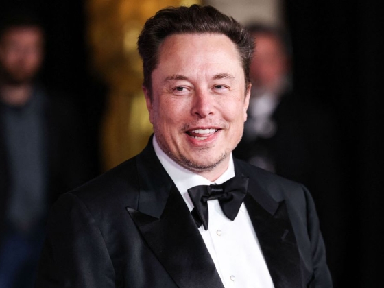 Zelenszkij kitüntette Elon Muskot, de kérése is van