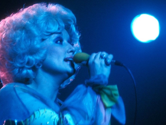 Súlyos betegség okozta Dolly Parton halálát