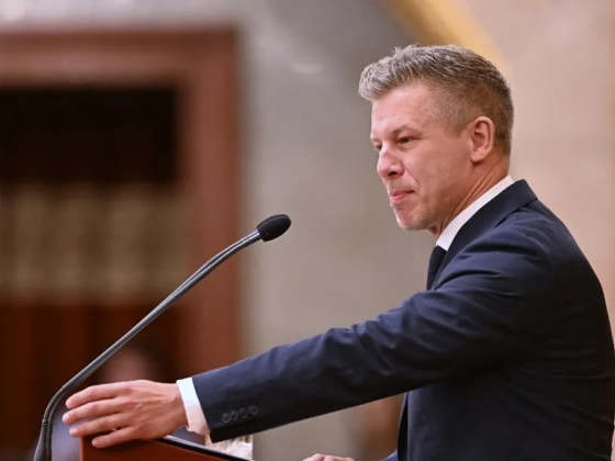 Egyértelmű állásfoglalást tett a kormány a háborúról