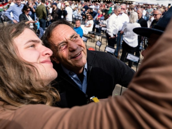Pócs János: Orbán Viktor írta a fideszes kérdőívet