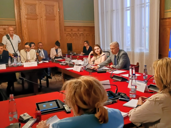 Hatan Matolcsy százmilliárdjai nyomában – látványos obstrukciókkal, de megkezdte munkáját az MNB-botrány vizsgálóbizottsága
