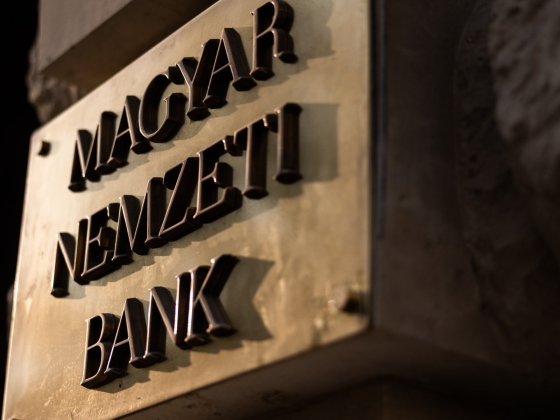 Helyszíni vizsgálatokat is tarthat majd az MNB-botrányban eljáró parlamenti bizottság