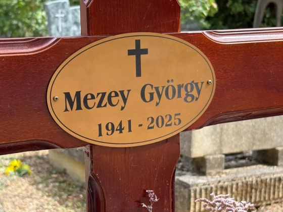 Szívszorító látványt nyújt a tavaly elhunyt Mezey György sírhelye, reagált az MLSZ – fotó