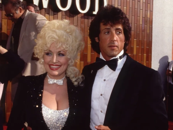 Emlékszel, mikor Dolly Parton mellett Sylvester Stallone dalra fakadt? Íme a country királynőjének filmszerepei