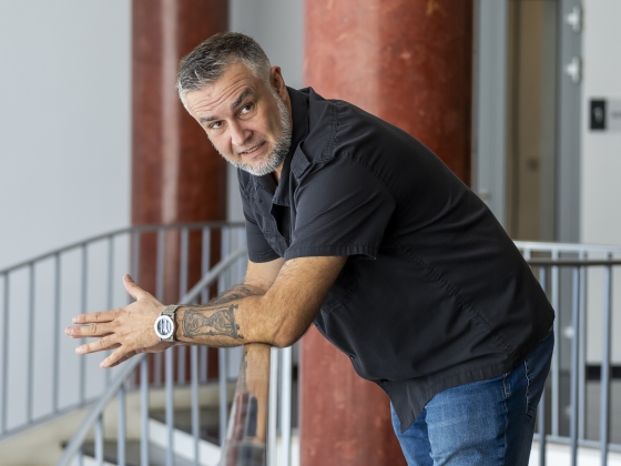 Apjára húzott kést gyerekként Vályi István: ez a trauma is közrejátszott abban, hogy elvált