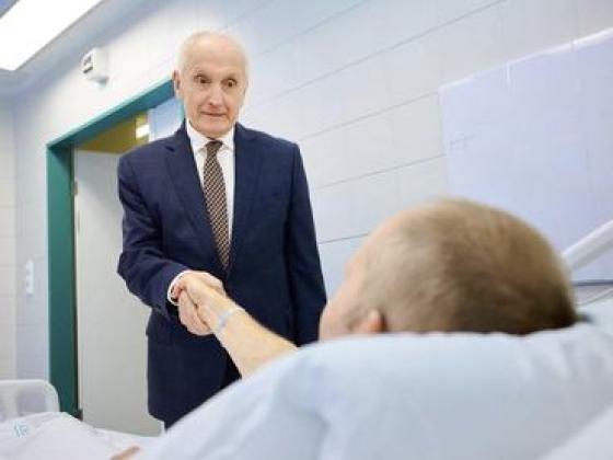 Baka András találkozott a Gripen-baleset pilótájával: így van a műtétje után