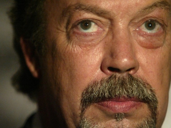Meghalt Tim Curry