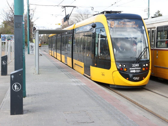 Most érkezett: gyalogost gázolt a villamos a Batthyány téren