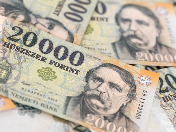 Ütik a forintot - Egyhónapos csúccsal kacérkodott, de visszaesett a magyar deviza