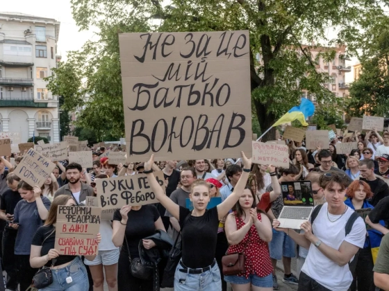 Komoly fejtörést okozhat Zelenszkijnek, ha menesztett minisztere ilyen tempóban fogja újra és újra megkérdőjelezni