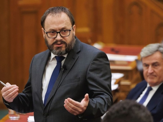 Nagyon csúnya vitába keveredett Magyar Péter es Kármán András: a kusza költségvetési számokból csak az derül ki, hogy nem Orbán Viktor miatt lesz idén magas a költségvetési hiány
