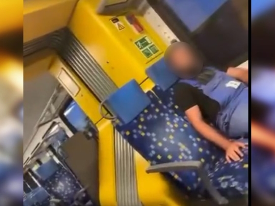 Kiskorú lánynak mutogatta a nemi szervét, majd önkielégítést végzett a gyömrői vonaton egy ittas férfi