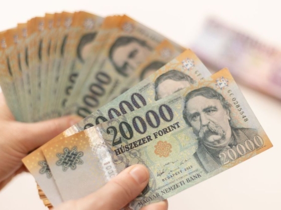Lassult a keresetek emelkedési üteme