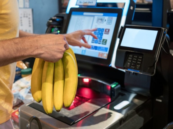Beismerte tettét a férfi, aki „banántrükkel” fizetett a dunaújvárosi hipermarketekben