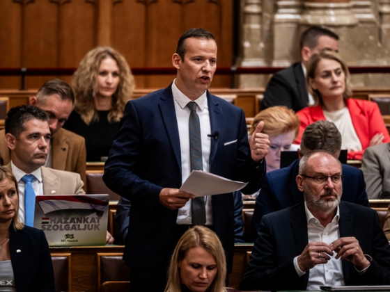 Toroczkai László visszalőtt, ez lehet az első nagy nyaralós vita a parlament történetében