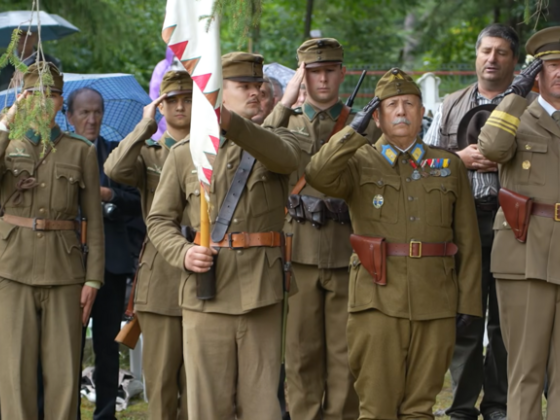 Százak emlékeztek a háborúkban elesett székelyekre, az utolsó úzvölgyi veterán is tiszteletét tette