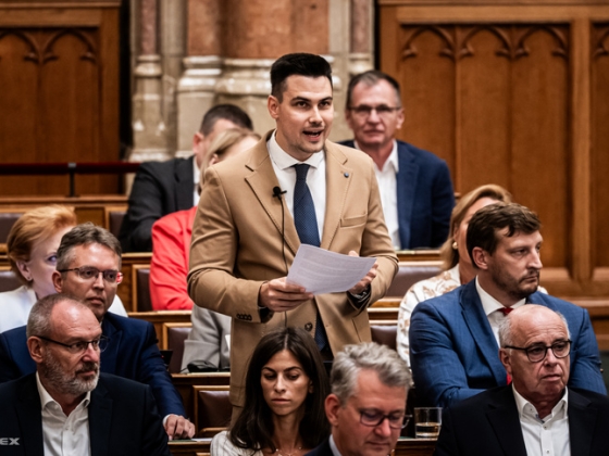 Magyar Péter Szűcs Gábornak: Megafonosként közbeszerzések tisztaságáról beszélni sokkoló, izgató dolog lehet