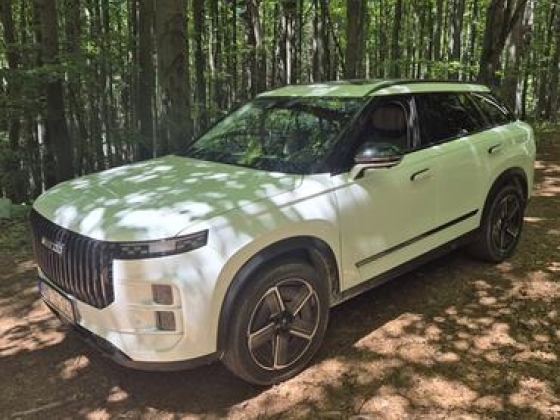 „Pár hónapja még Lexust vettem volna” – kipróbáltuk a hibrid SUV-ot, ami feladja a leckét a prémiumnak