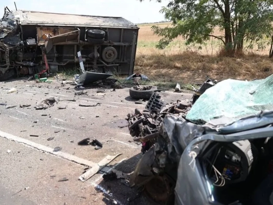 Súlyos baleset volt a 6-os főúton, csúnyán összetörtek az autók - videó