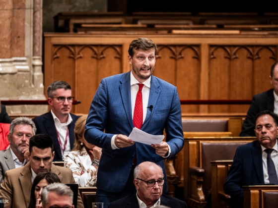 Panyi Miklós: Önök olvasnak e-maileket?
