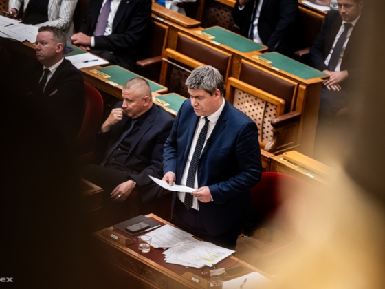 Vasúti fejlesztést kért számon a Fidesz, a válaszban szóba jött Felcsút