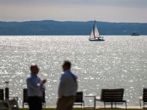 Kormányváltás után új gazdasági korszak az ingatlanszakmában: jön a Real Estate Beach Conference és a 10. Ingatlan Regatta