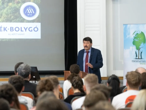 Perre megy az Áder-féle Kék Bolygó Alapítvány a Miniszterelnökséggel