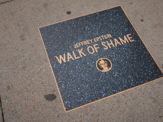 Milliárdos kártérítést fizet a Bank of America Epstein áldozatainak