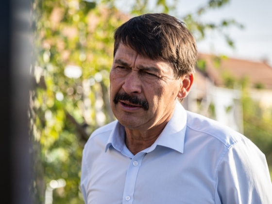 Perre megy Áder János alapítványa, miután Magyar Péter bejelentette, hogy megszűnik a Kék Bolygó Alapítvány
