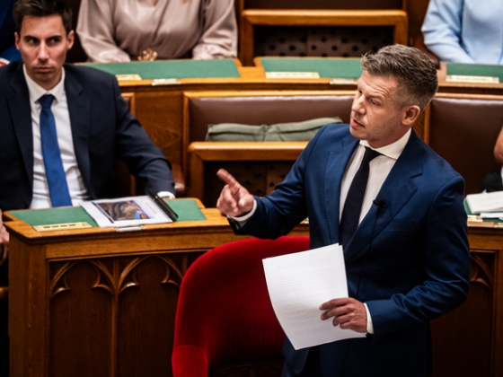Rekord szómegvonás, lélegeztetőgép-botrány és Paks-gate a parlamentben