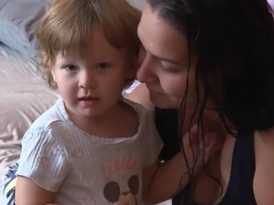 Csak akkor kezdett el sírni... – bezárt autóból mentettek ki egy kétéves kisfiút Karancsalján