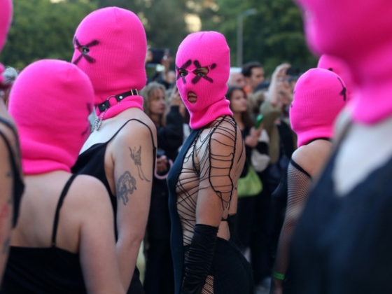 „Csukjátok le!” – a Pussy Riot tagja elmondta, hogyan szervezte be az FSZB