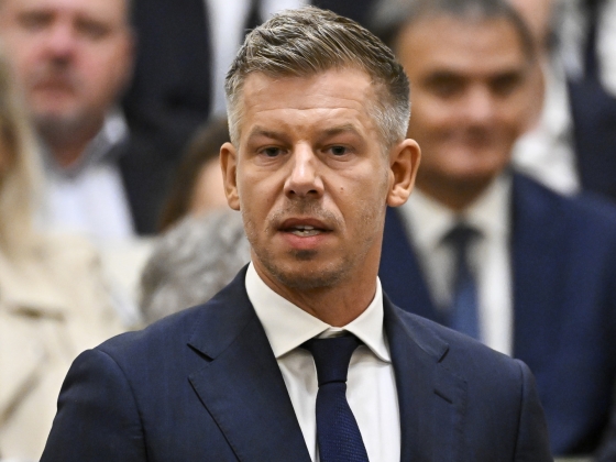 Magyar Péter bejelentette: nem kell 6 évet várni a vagyonvisszaszerzési ítéletekre, átírják a törvényeket