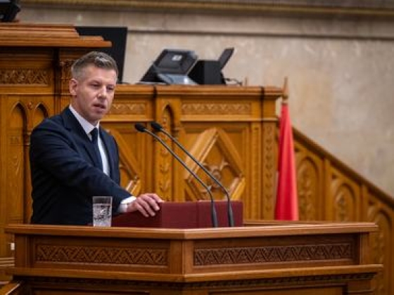 Magyar Péter fordulatot ígér: rövidebb eljárásokkal gyorsítanák fel az elszámoltatást