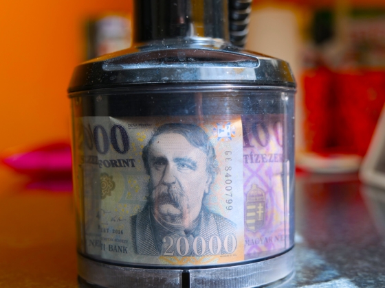 Az év legfontosabb jegybanki beszédére vár a forint