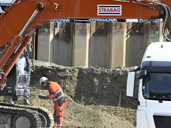 Egymásnak estek a Strabag részvényesei, miközben remek fél évet zárt az osztrák útépítő
