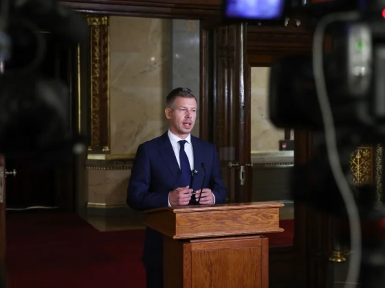 Magyar Péter: Senki szerint nem elfogadható, hogy hat év alatt sem születnek ítéletek, ezért több erőforrást kell adni az ügyészségnek és a NAV-nak