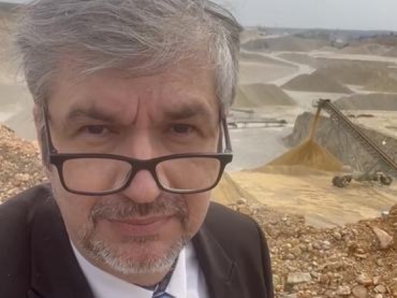 Hadházy Ákos fülest kapott: „a négy jelöltön kívül senkit nem hallgattak meg”
