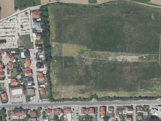 Kitört a botrány: üzleti parkot építenek egy egykori náci láger területén, a Lidl is érkezik, valaki sokat kereshetett az ügyleten – „feláldozzák a gazdaság oltárán”