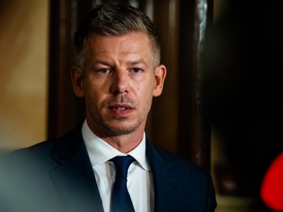 Családon belülről érkezett kritika Magyar Péter irányába