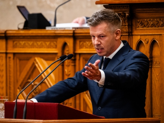 Magyar Péter bemutatta a korrupcióellenes hivatal legfontosabb vezetőjét