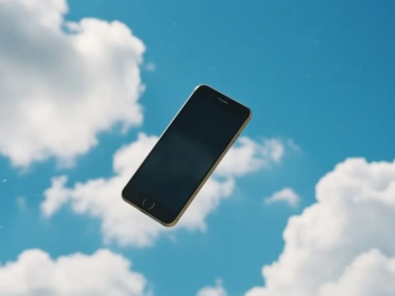 Több mint 30 kilométert zuhant az iPhone, hihetetlen, mi történt vele földet éréskor - videó