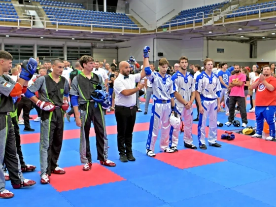 Magyar csapatarany pointfightingban a kick-box-vk nyitó napján