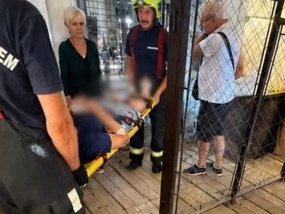 Mentősök hoztak le egy sérült nőt a debreceni Nagytemplom tornyából - képek